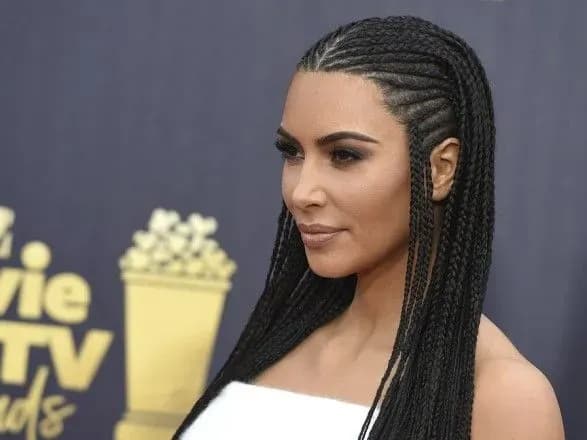 Кім Кардаш'ян через суд вимагає 6,1 млн доларів від екс-охоронця через пограбування в Парижі