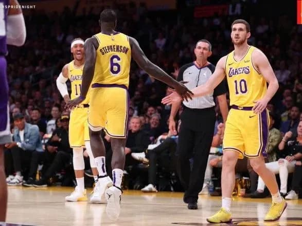 "Лейкерс" з Михайлюком здобув першу перемогу у передсезонній грі НБА