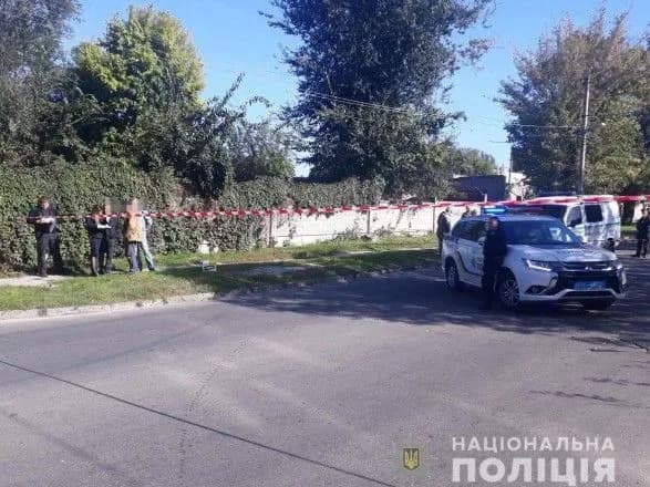 В Запорожье возле мужчины, который лежал посреди улицы, нашли гранату