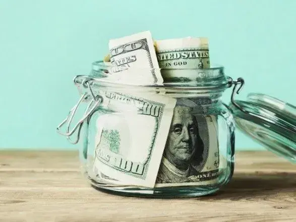 Ринок валют: у перший місяць осені українці затягнули паски