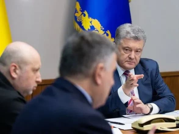 Президент: спершу в Ічні одночасно підірвались три склади, а за 20 хвилин - ще шість