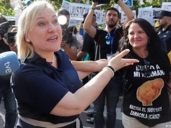 В Іспанії лікаря визнали винним у крадіжці дитини за часів Франко