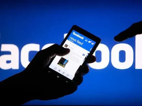 Facebook видалив сотні сторінок перед проміжними виборами у США