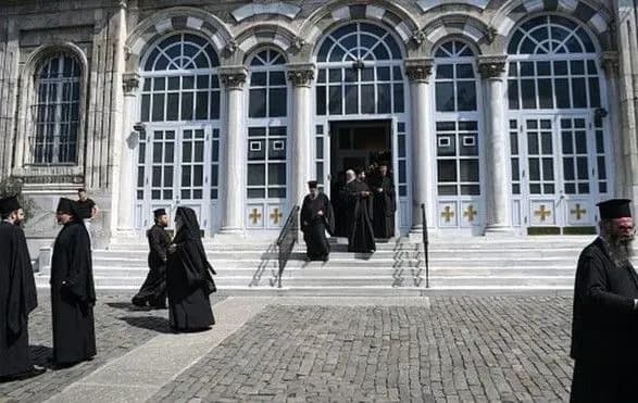 Новинський порівняв зняття Синодом анафеми із Філарета зі скасуванням рішення Вашингтонського суду Печерським