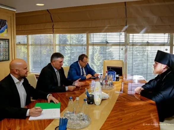 Уникнення провокацій та насилля: про що Аваков говорив із представниками УПЦ КП та МП