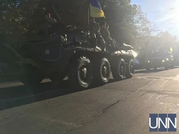 В Житомире прошел парад военной техники ко Дню защитника Украины