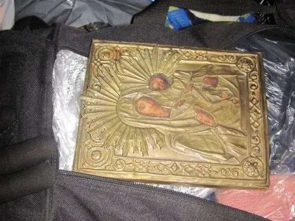 Українець намагався вивезти до РФ старовинну ікону