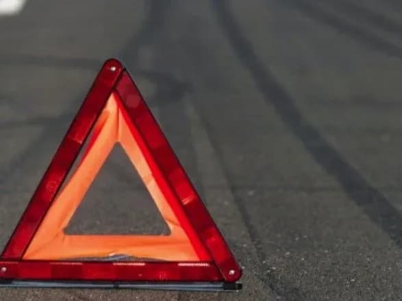 На Львівщині авто збило школяра та врізалося в електроопору