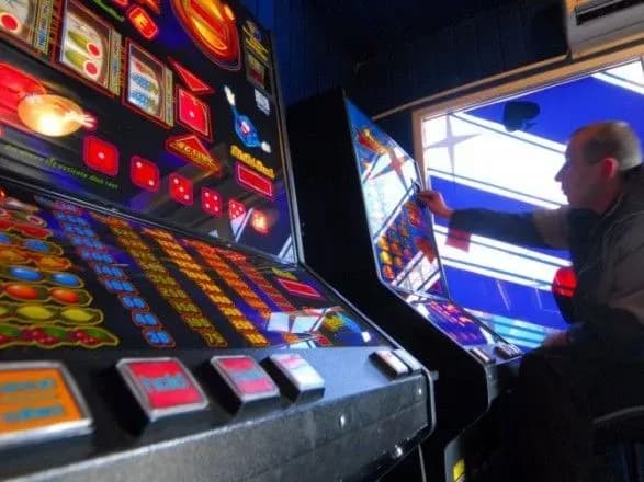 Азартні клуби столиці залишилися без рекламних вивісок