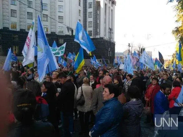 Багатотисячний мітинг зібрався під Кабміном