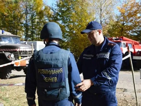 НС на арсеналі під Ічнею: назвали кількість знайдених навколо боєприпасів