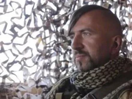 У Парижі відкрили меморіальну дошку Герою України Василю Сліпаку