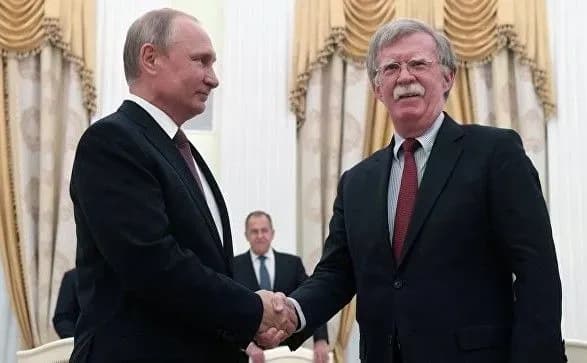 Болтон починає робочу програму в Москві