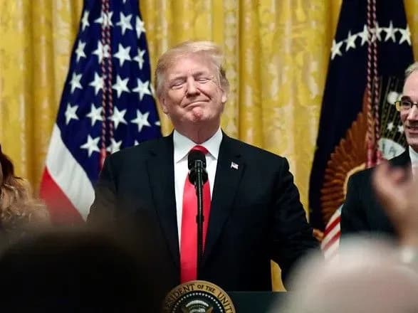 Трамп розглядає можливість знизити податки для американців із середнім доходом