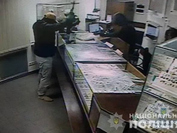 Правоохранители задержали соучастника нападения на ювелирный магазин в Киеве