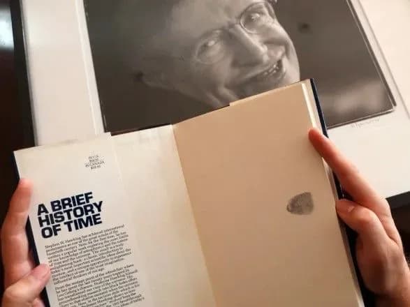 Christie's пустить з молотка інвалідний візок і докторську Хокінга