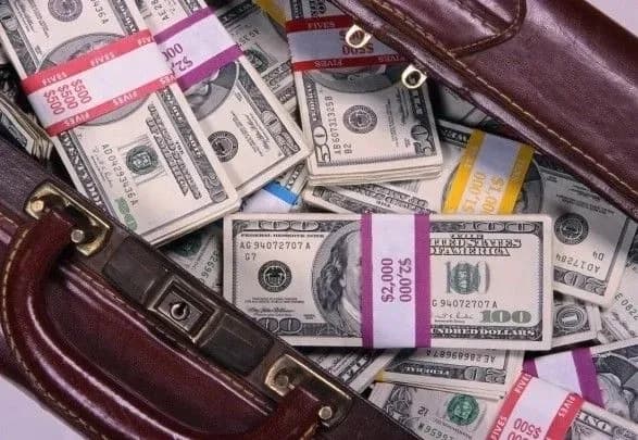 Директор ДП "Украерорух" тримає в готівці близько 100 тис. доларів