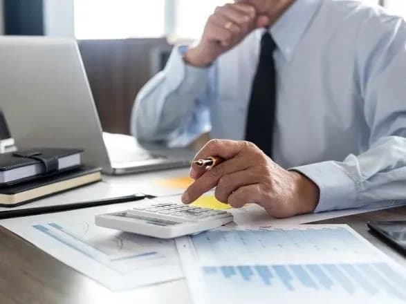 У ДФС пояснили порядок сплати ЄСВ, якщо "вбити" і відновити ФОПа