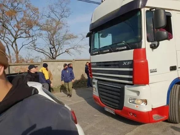 У Чорноморську розпочали санобробку території, де стояла фура з вівцями