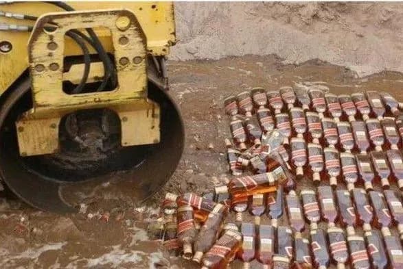 У ДФС розповіли, що роблять із вилученою нелегальною горілкою та спиртом