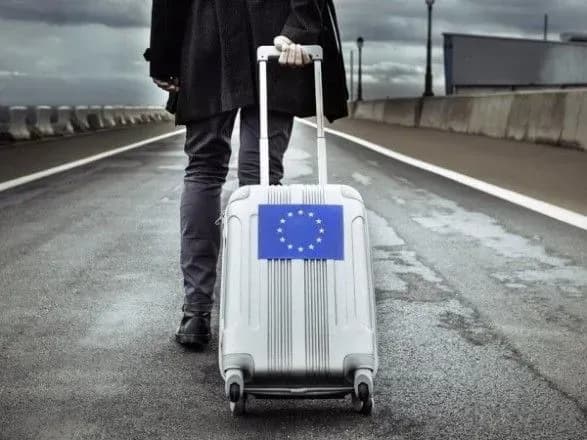 Президент помітив, що все більше українців виїздить на роботу за кордон