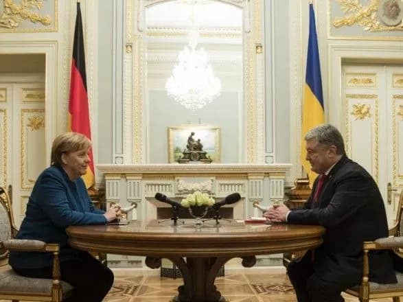 Порошенко назвав ключову тему переговорів з Меркель