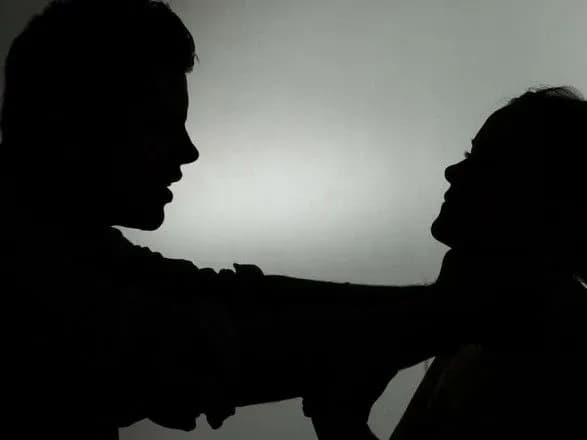 Ревнивий чоловік кинув дружину з вікна четвертого поверху