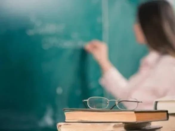 Депутат Рибалка дбає про підтримку освітян лише на словах