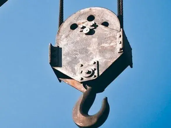 Стріла крана вбила робітника у Дніпрі