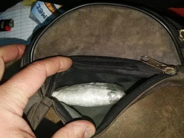 Працівник Київського СІЗО постачав в’язням наркотики