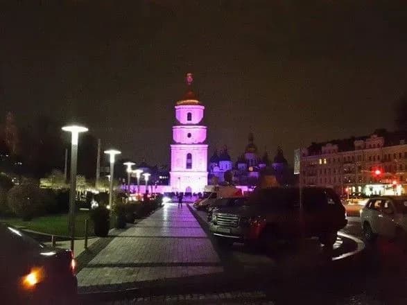 Завтра Софію Київську підсвітять фіолетовим кольором