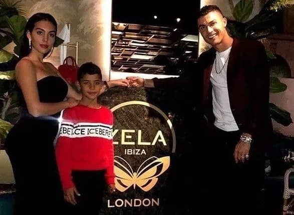 Роналду зробив пропозицію своїй дівчині