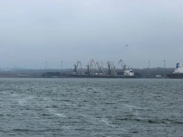 В порт Украины прибыла большая партия угля из ЮАР