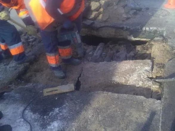 Ремонт столичного мосту прийняли за його руйнацію