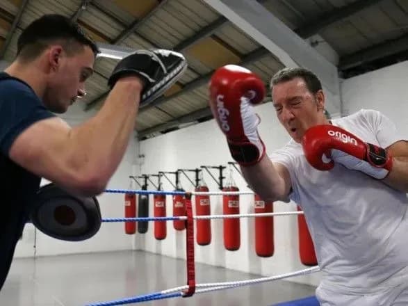 Отец Макгрегора почти в 60 лет дебютировал в боксе