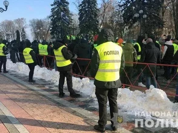 Полиция задержала трех человек из-за блокировки движения возле Рады