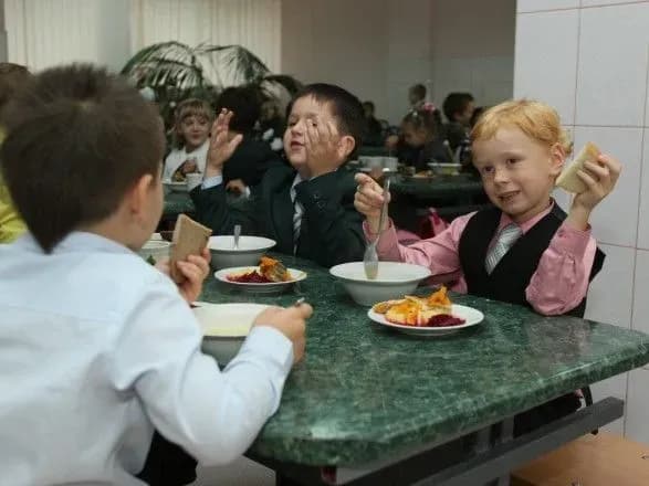 В школы Литвы больше не будут покупать самые дешевые продукты