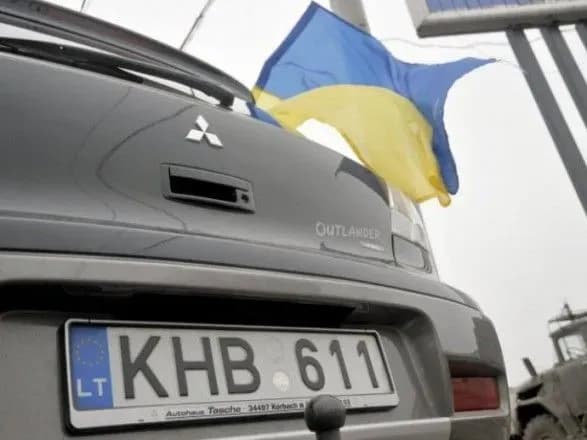 Власники “євроблях” почали перекривати пропускні пункти на кордоні