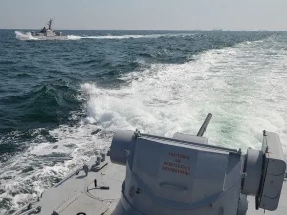 Прикордонний корабель РФ протаранив буксир ВМС ЗС України