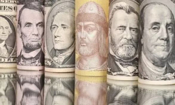 Эксперт рассказал, что ждет гривну после введения военного положения