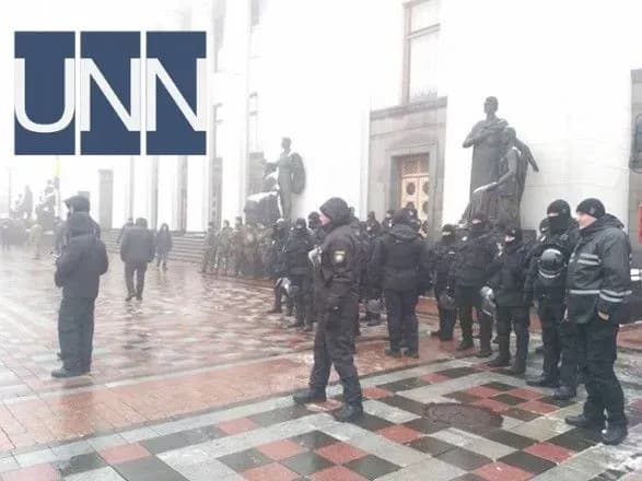 До Адміністрації Президента стягнули силовиків