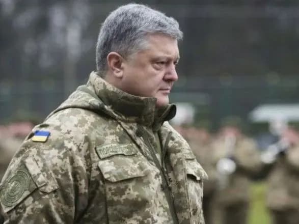 Порошенко: ЗСУ передислоковуються до району можливої атаки Росії