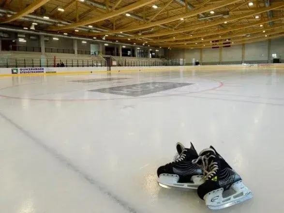 Екс-директора льодового стадіону судитимуть за велетенську розтрату