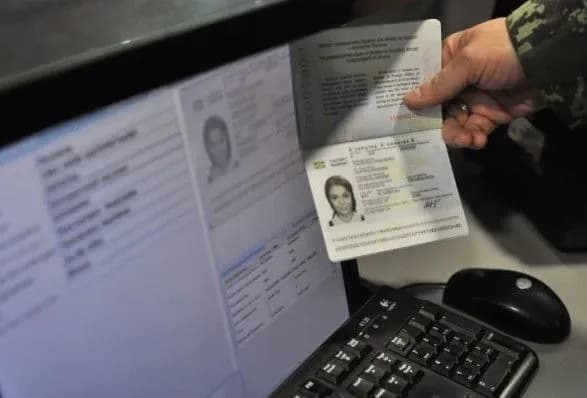 Україна закрила в'їзд для чоловіків-росіян з окупованого Криму