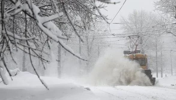 На Київщині через негоду обвалився дах школи