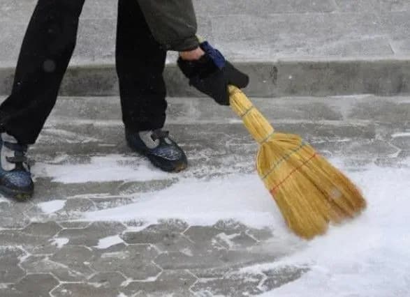 Майже 1,8 тис. осіб з початку року відправили на суспільно корисні роботи