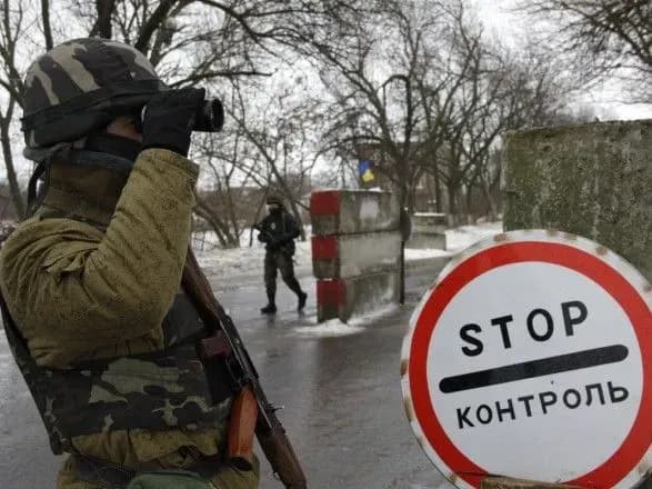 Окупанти піддають ризику життя цивільних на КПВВ - прикордонники