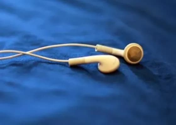 Підліток помер через навушники