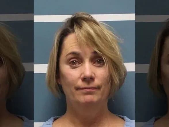 У Каліфорнії вчителька силоміць відрізала волосся учням