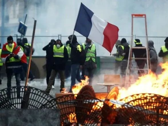 У Кремлі відреагували на звинувачення у причетності РФ до протестів у Франції